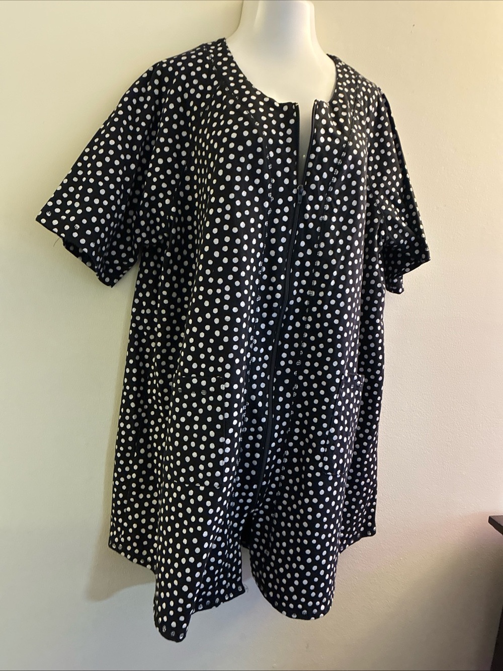 Dreams & Co. Plus 24W Black & White Polka Dot Short Sleeve Beach Cover Up Zip up - Picture 8 of 16